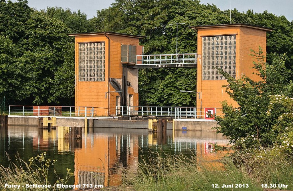 Hochwasser- 2013_06_12-001-Parey-Schleuse.jpg